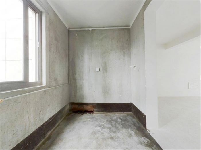 皇家花园北区 4室2厅2卫 143m&sup2;