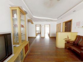 星湖花园 3室2厅1卫 126m&sup2;