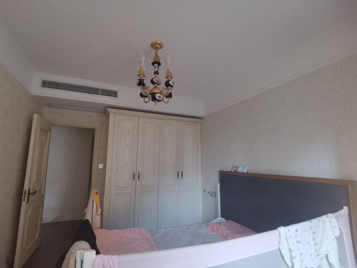 中南世纪花城三期 3室2厅2卫 135m&sup2;