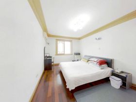 阳光花园 4室2厅2卫 128.6m&sup2;