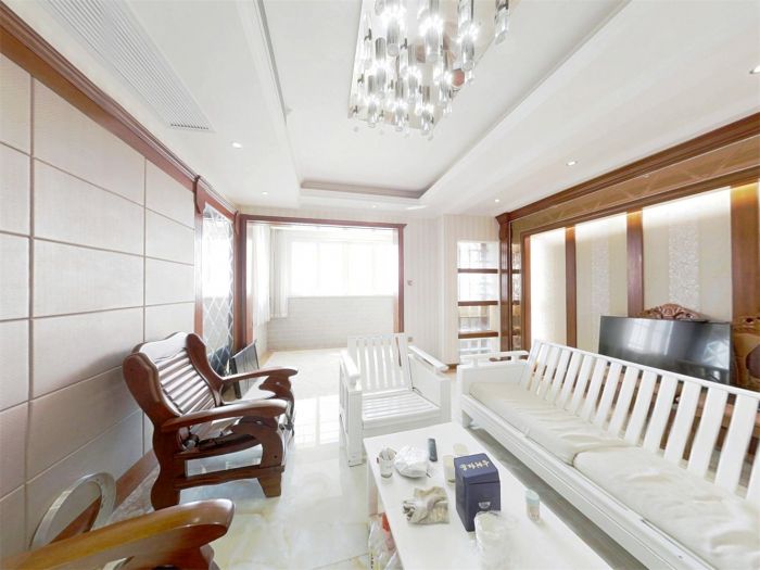 幸福新居 4室2厅2卫 143m&sup2;