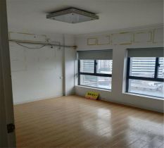 鸿运大厦 3室2厅1卫 128m&sup2;