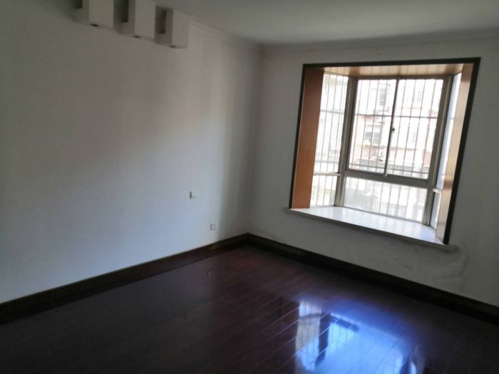 前景花苑 3室2厅1卫 137m&sup2;