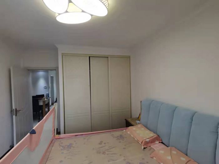 新港花苑 4室2厅2卫 106.5m&sup2;