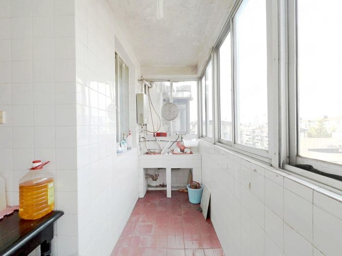 姚港路22号 4室2厅1卫 170m&sup2;