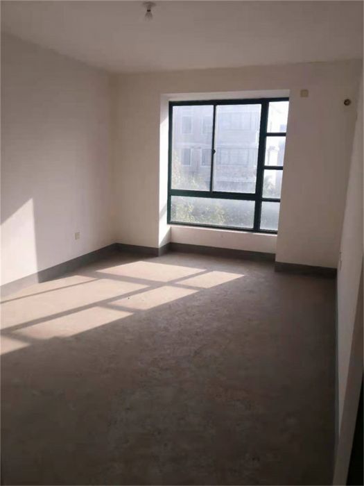 星湖花园 3室2厅2卫 205.3m&sup2;