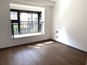 春风南岸东园 4室2厅2卫 142m&sup2;