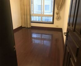 翡翠花园 3室2厅2卫 150m&sup2;