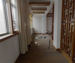 鸿运城市花苑 3室2厅2卫 215.83m&sup2;