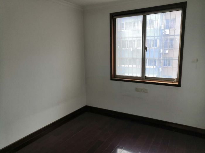 前景花苑 3室2厅1卫 137m&sup2;