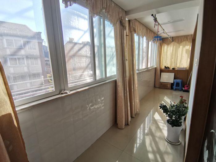 五一新村 3室2厅1卫 142m&sup2;