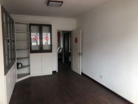 紫东花苑 5室1厅1卫 198m&sup2;
