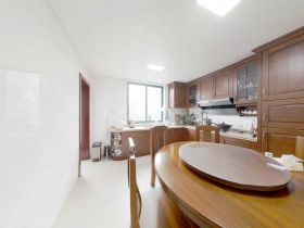 星湖花园 4室2厅2卫 188.88m&sup2;