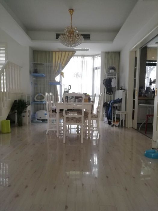 凤凰莱茵苑 4室2厅3卫 210.58m&sup2;