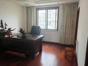 星湖花园 4室2厅2卫 196m&sup2;