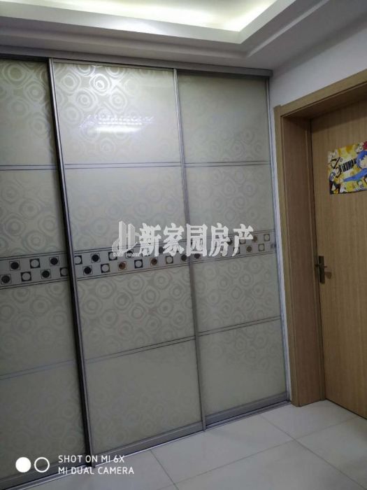 新星苑 3室2厅1卫 136m&sup2;