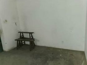滨江花园 3室2厅1卫 130m&sup2;