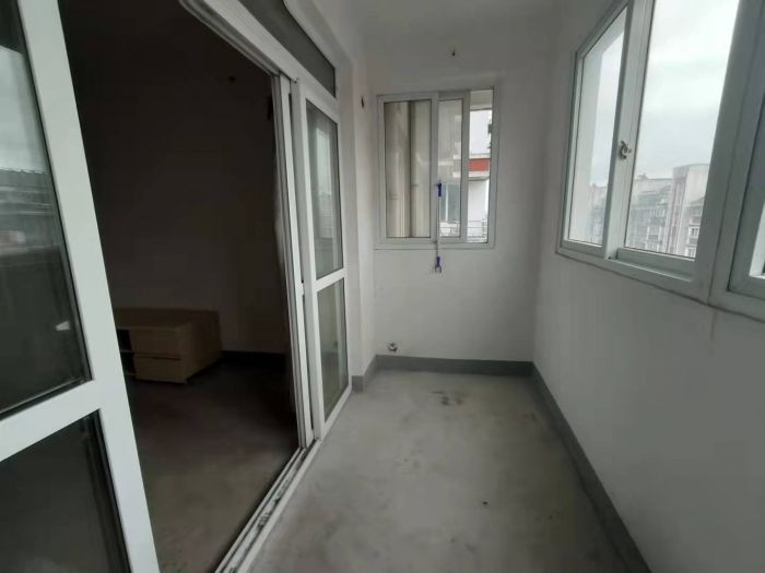 新港花苑 3室2厅1卫 110m&sup2;