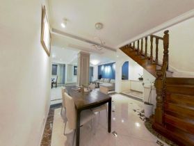 金鑫苑 4室2厅2卫 195m&sup2;