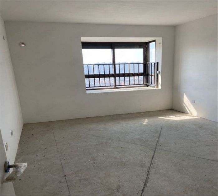 皇家花园北区 3室2厅2卫 141m&sup2;