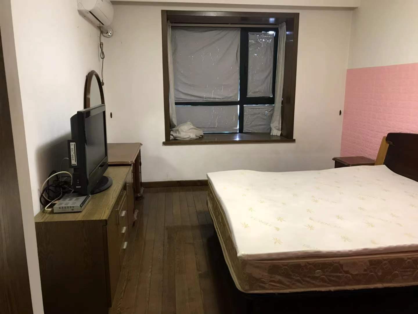 都市华城 4室2厅3卫 210m&sup2;