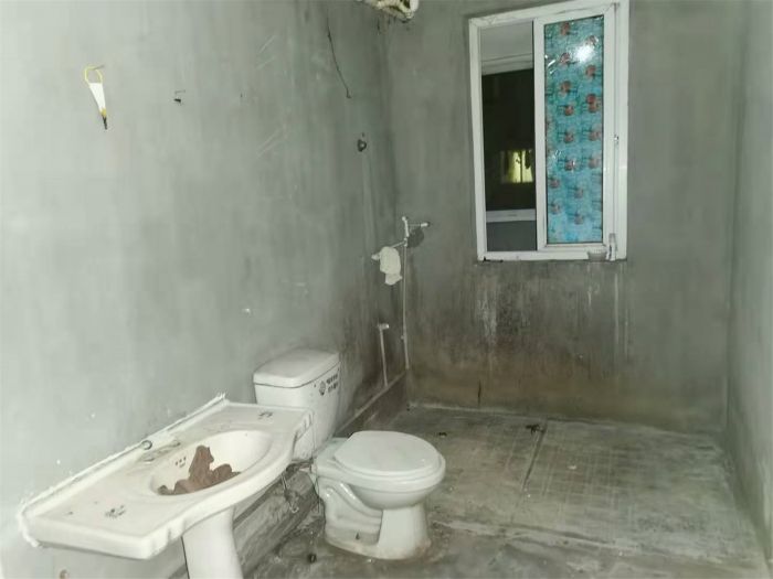 滨江花园 3室2厅1卫 130m&sup2;