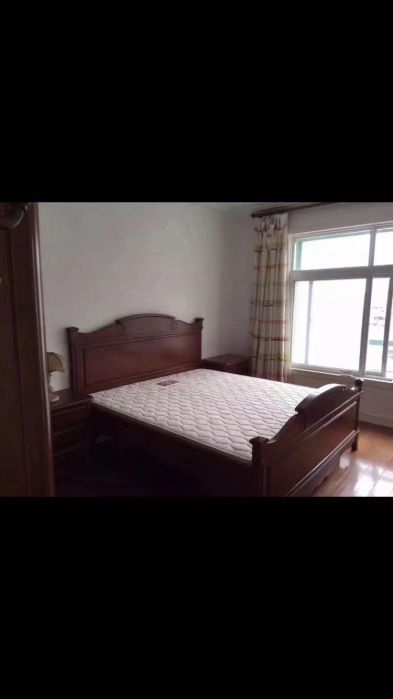 天地华庭 3室2厅2卫 156m&sup2;