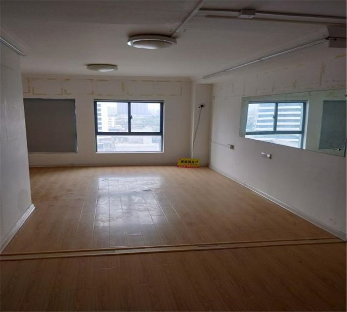 鸿运大厦 3室2厅1卫 128m&sup2;