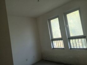 军山花园 4室2厅2卫 167m&sup2;