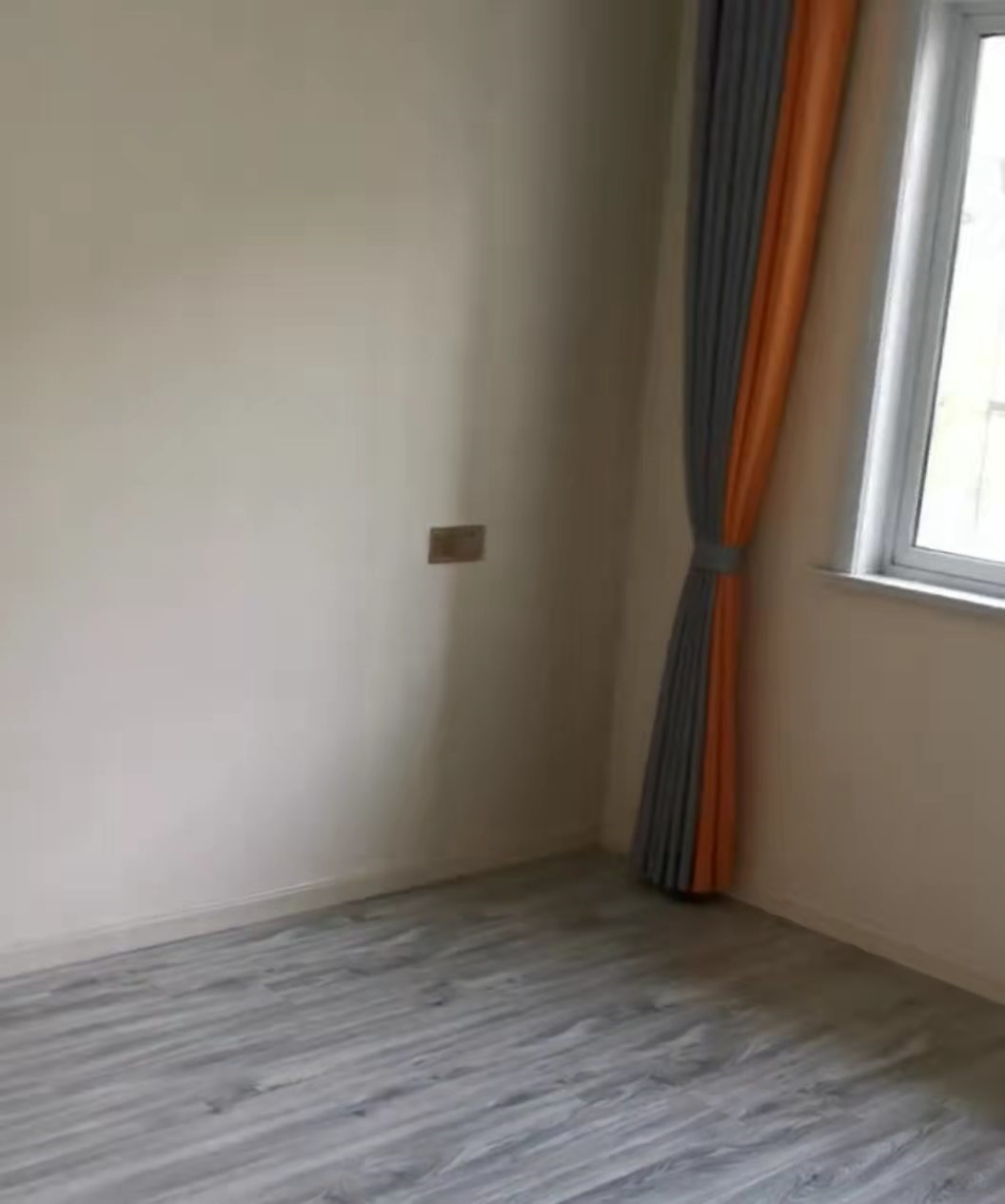 丽泰花园 3室1厅1卫 100m&sup2;