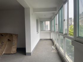 东昇花园 3室2厅2卫 159m&sup2;