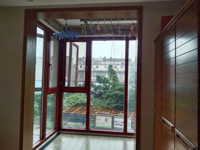 东方鑫乾大厦 3室2厅2卫 140m&sup2;