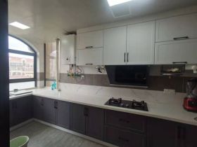军山花园 3室2厅2卫 142m&sup2;