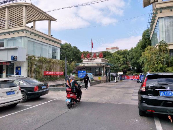 天安花园 4室2厅1卫 235.86m&sup2;