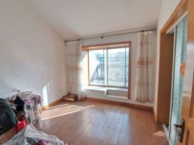 前景花苑 4室2厅2卫 141m&sup2;