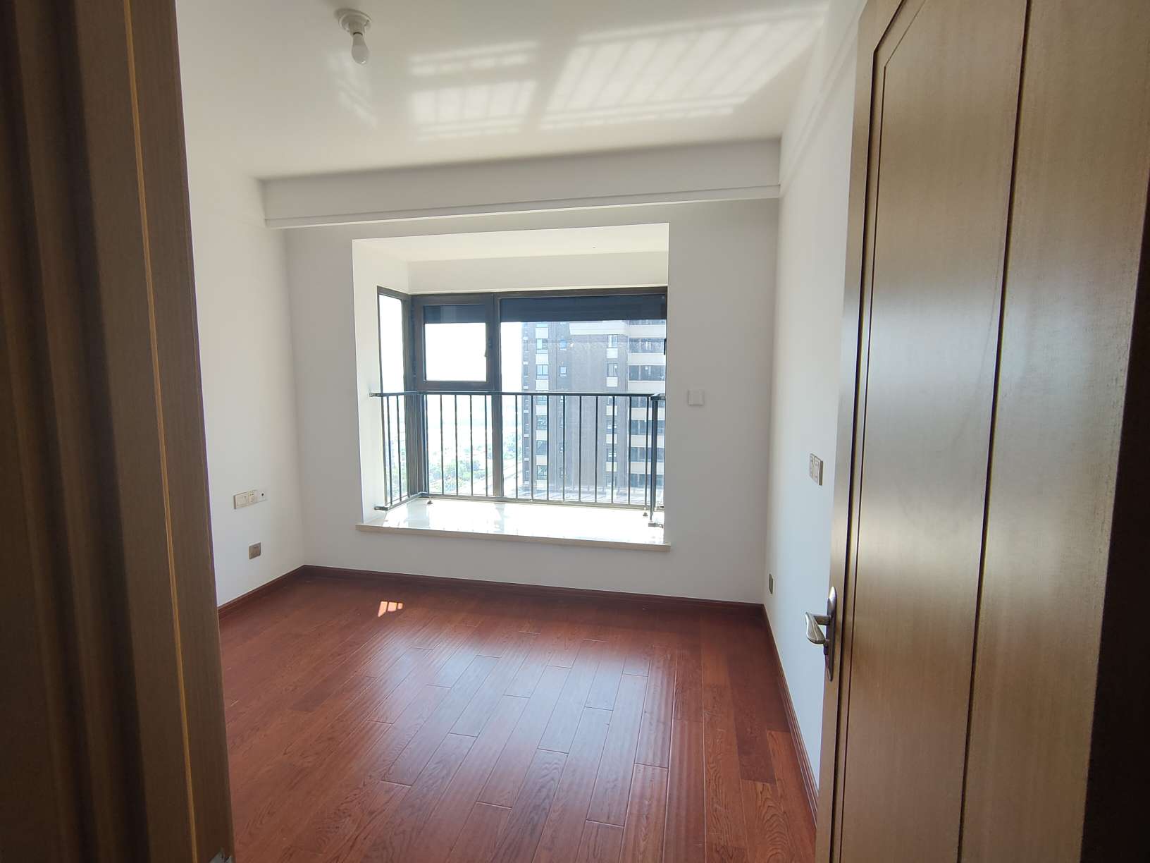 林肯公园 3室2厅1卫 95m&sup2;