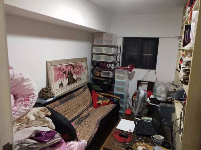 鸿运大厦 4室2厅2卫 158m&sup2;