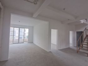 军山花园 5室3厅4卫 310m²