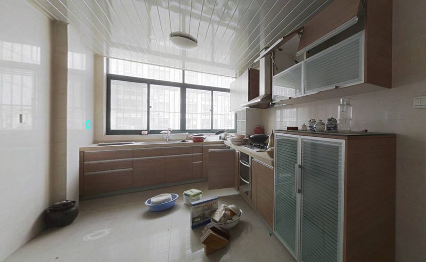 鸿运城市花苑 3室2厅2卫 215.83m&sup2;