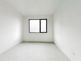 万濠山庄 3室2厅2卫 143m&sup2;