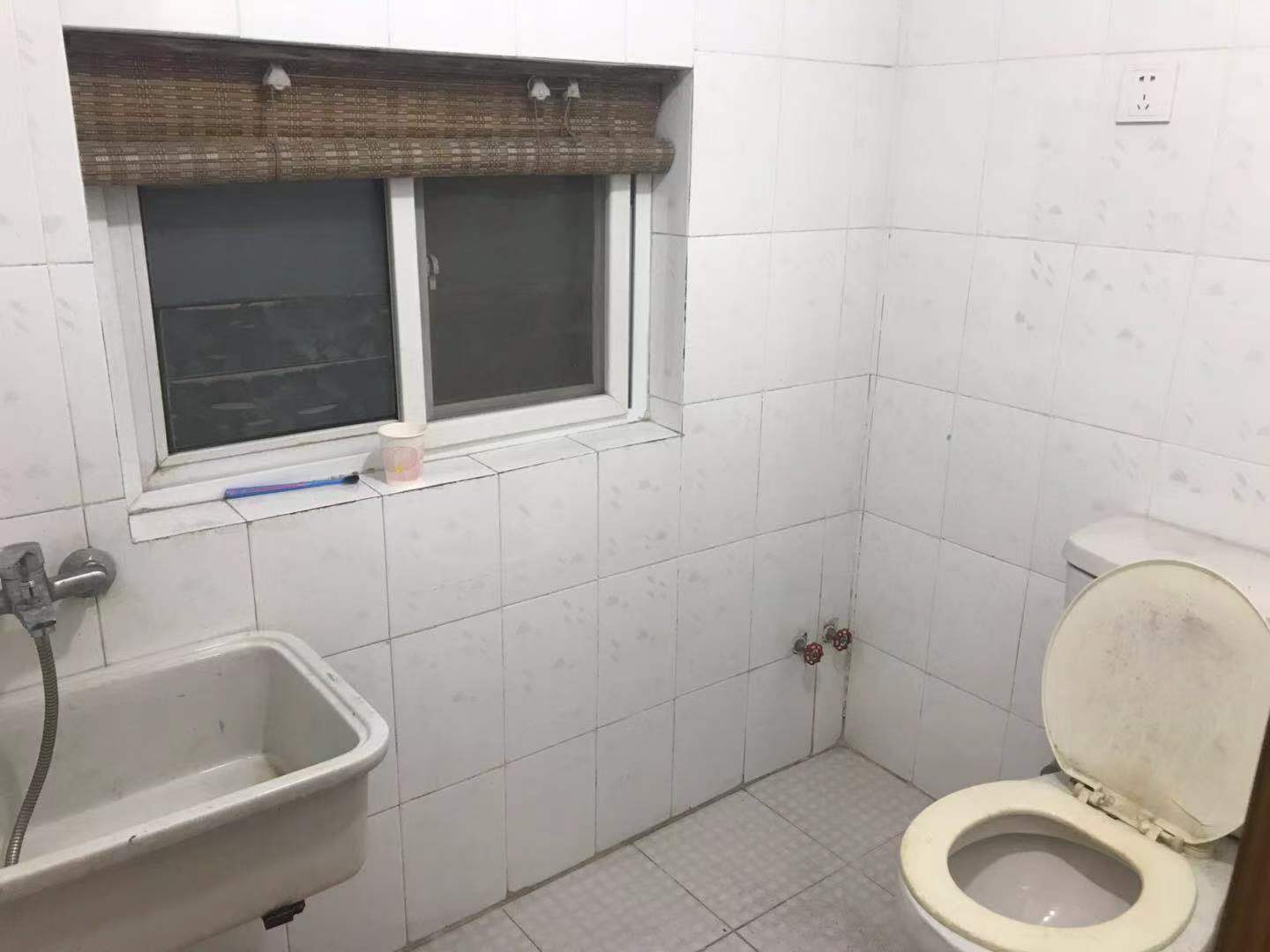 江海花园 4室2厅1卫 132m&sup2;