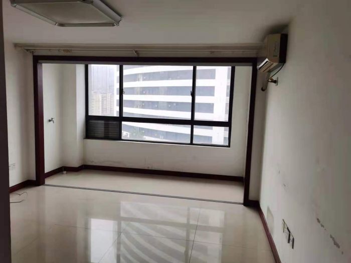 鸿运大厦 2室1厅1卫 65m&sup2;