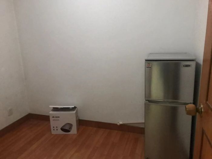 虹桥北村 3室1厅1卫 70m²