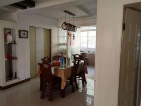 春晖花园 3室2厅2卫 136m&sup2;
