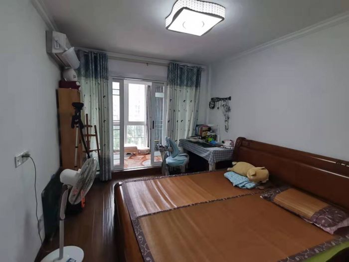 新港花苑 4室2厅2卫 106.5m&sup2;