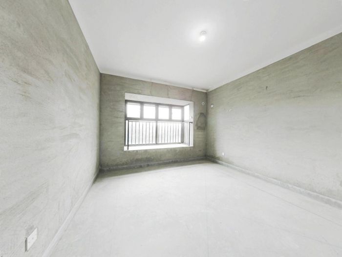 华强城 4室2厅2卫 142m&sup2;