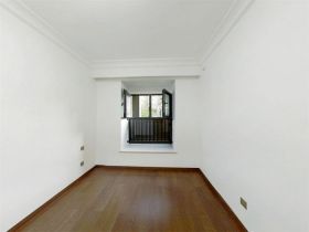 雍华府 4室2厅2卫 135m&sup2;