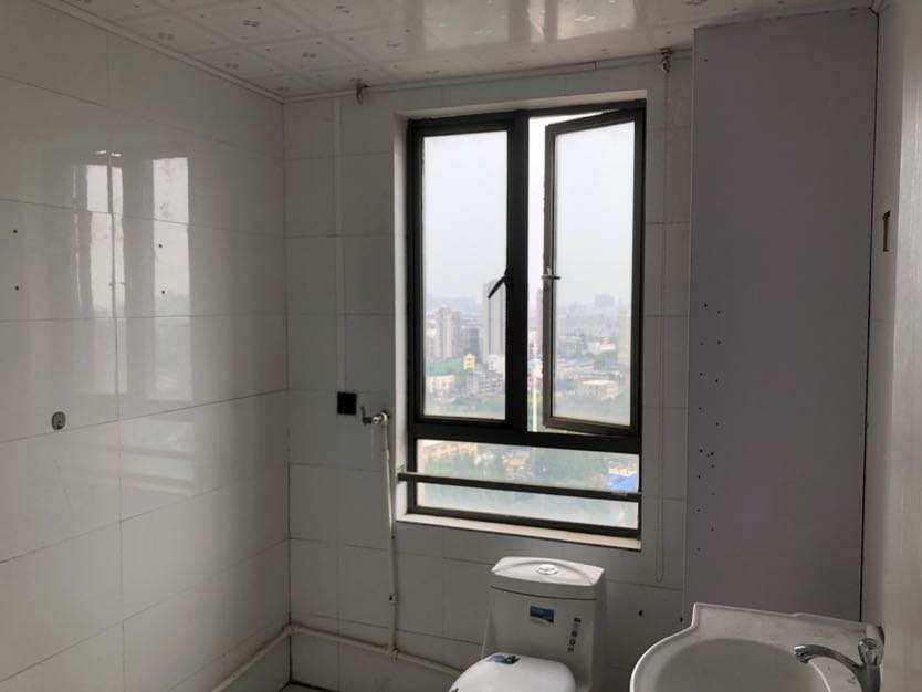 景华城 3室2厅2卫 132m&sup2;