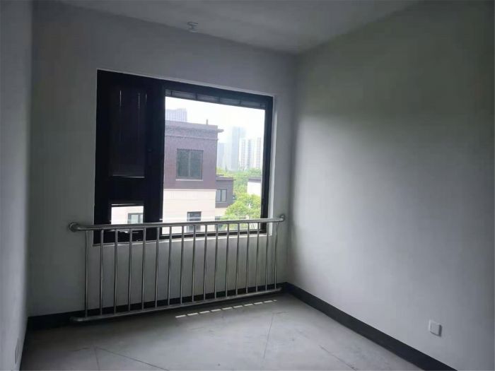 春风南岸西园 5室2厅4卫 204m&sup2;