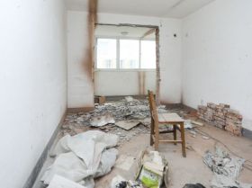 紫东花苑 6室1厅2卫 198m&sup2;